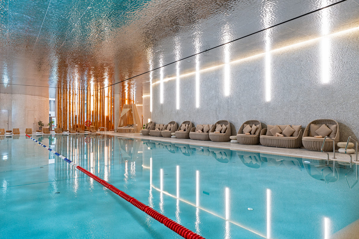 Спортивный бассейн для плавания