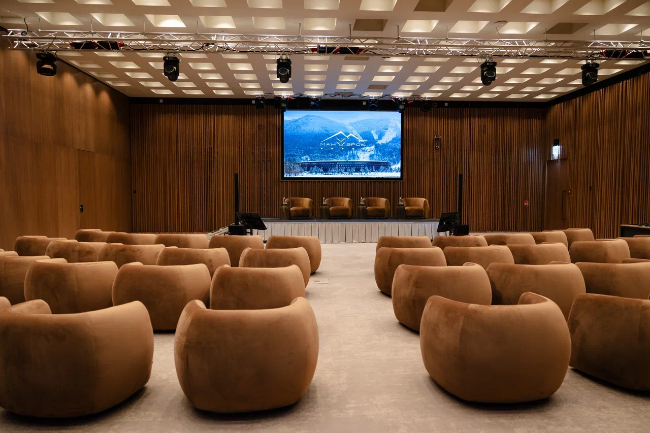 Главный конференц-зал «Арнебия»