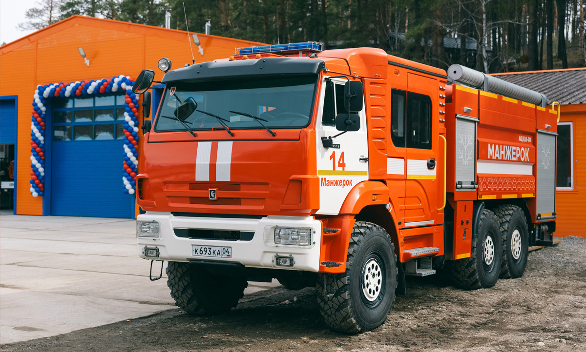 Приоритет — безопасность: курорт «Манжерок» подарил пожарным автоцистерну на 8 000 литров