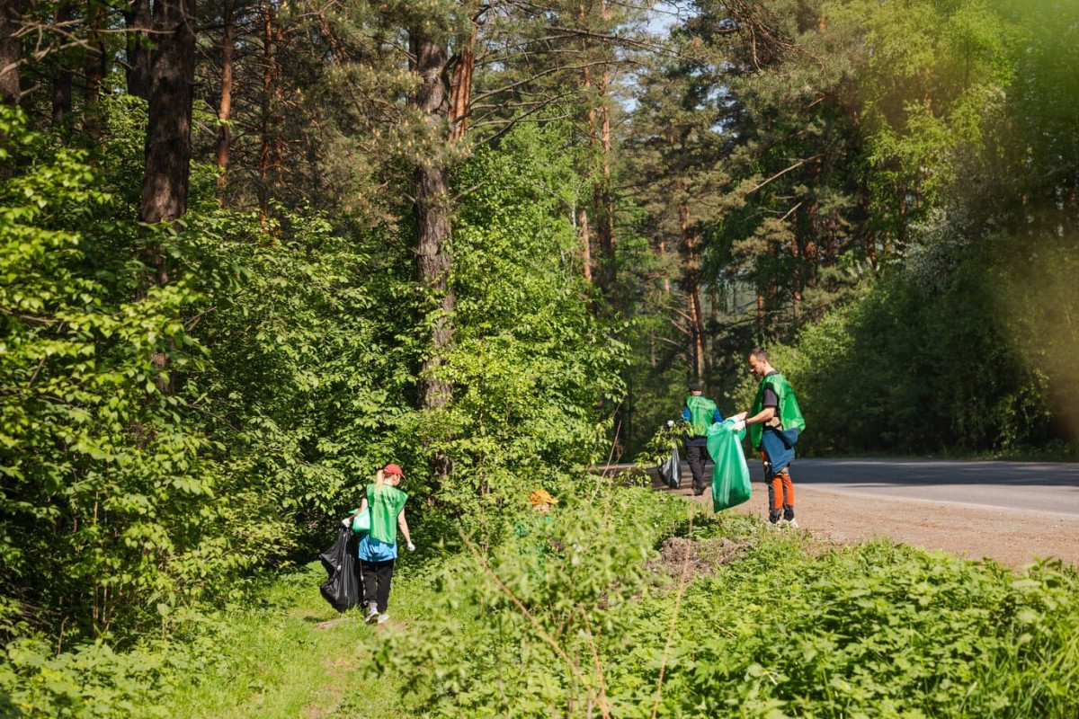 Курорт «Манжерок» провел большой экологический субботник