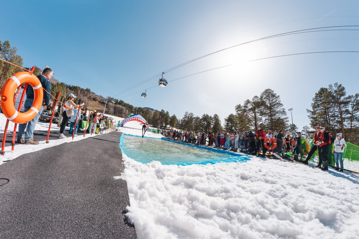 Весенние любительские соревнования по прыжкам в бассейн
