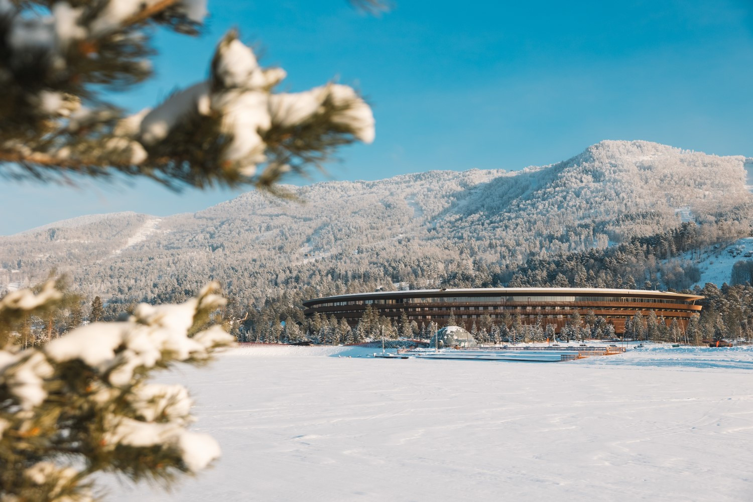 Более полумиллиона гостей посетили всесезонный курорт «Манжерок» в зимнем сезоне 2025/2026